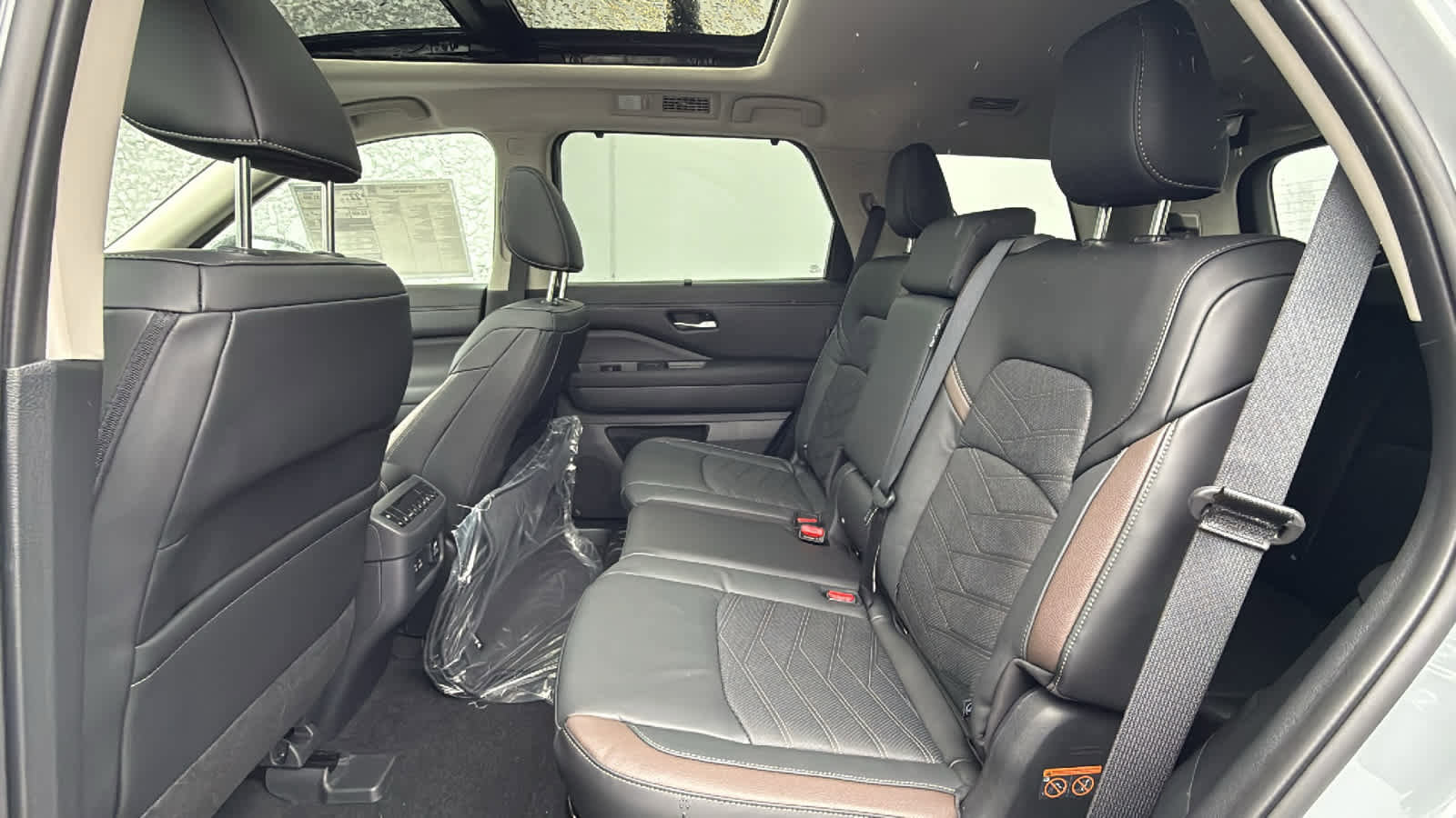 New 2025 Nissan Pathfinder Platinum w/ Cargo Package image 21