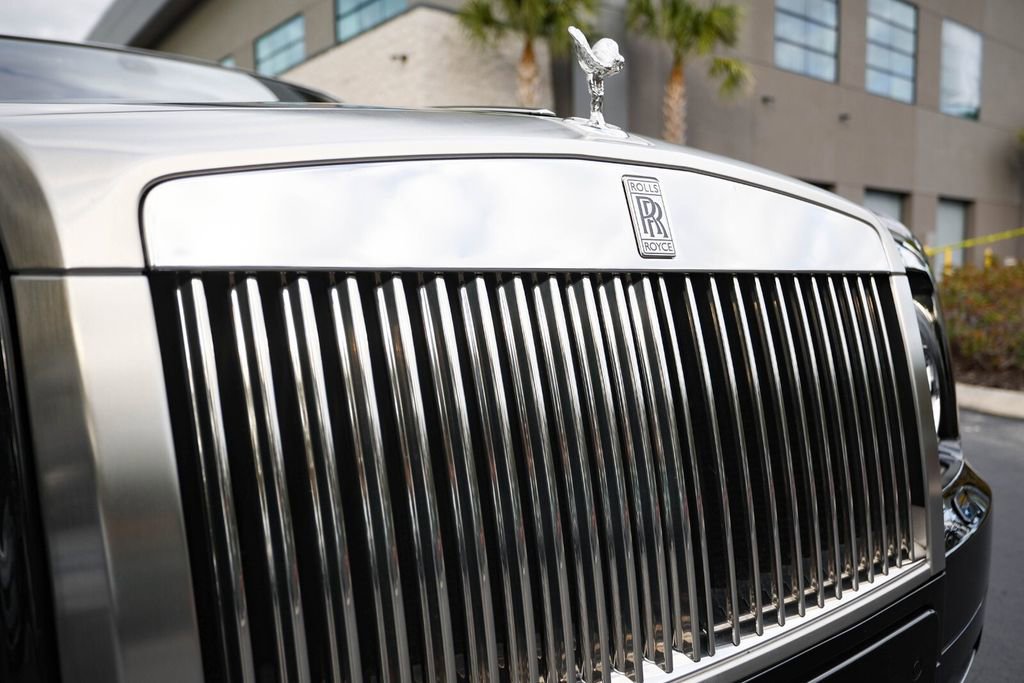 Used 2010 Rolls-Royce Phantom Drophead Coupe image 13