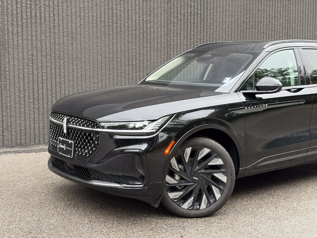 New 2026 Lincoln Nautilus Reserve w/ Jet Appearance Package AWD/4WD image 2