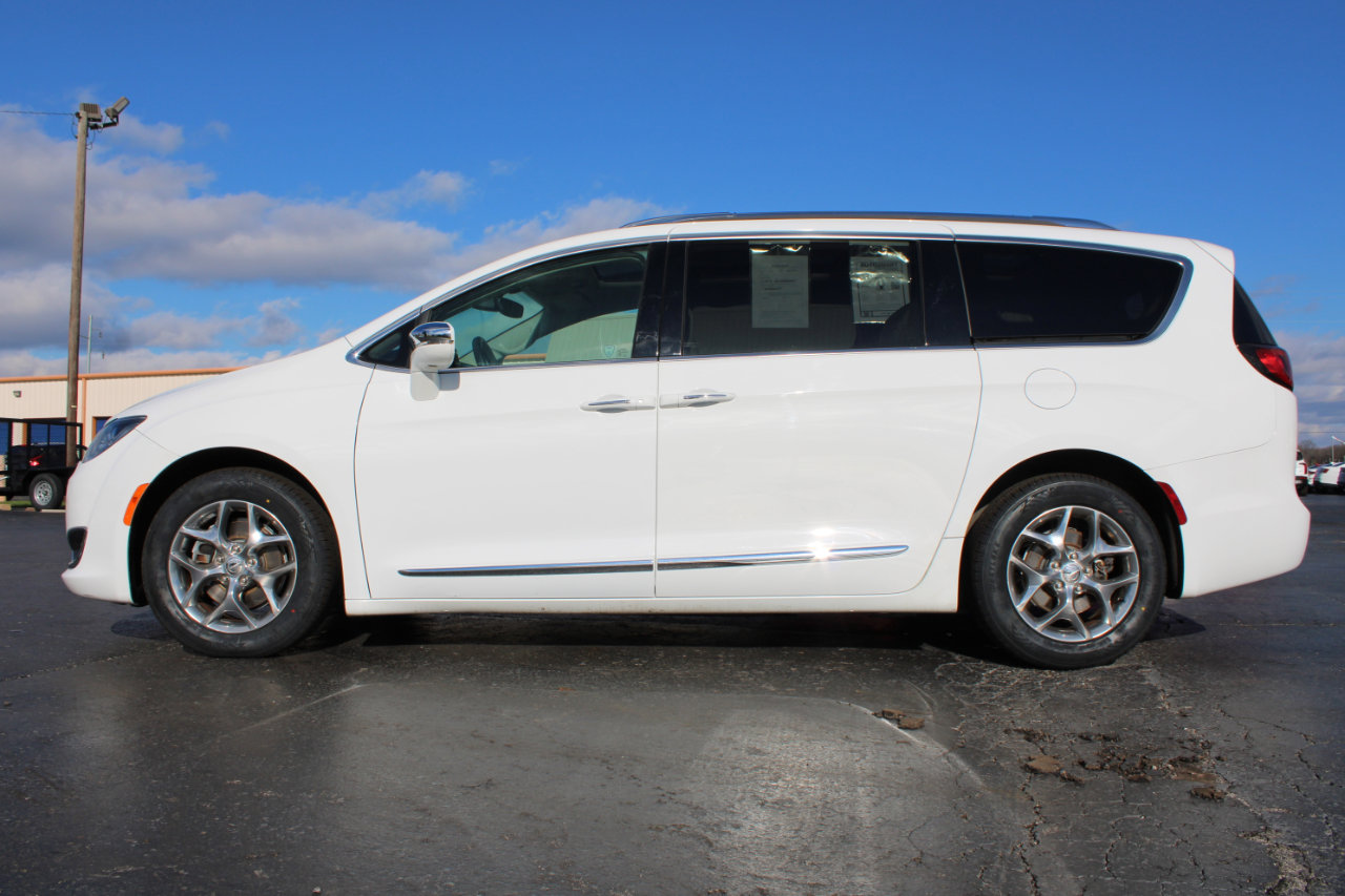 Used 2018 Chrysler Pacifica Limited image 13