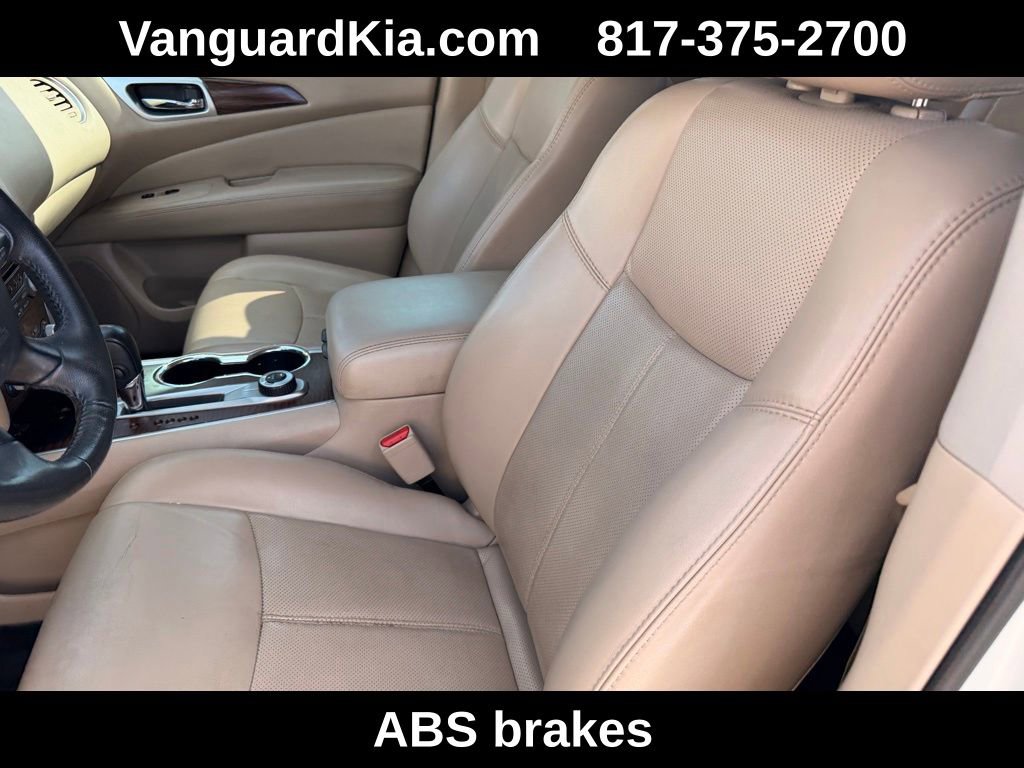 Used 2017 Nissan Pathfinder Platinum w/ Family Entertainment Package AWD/4WD image 13
