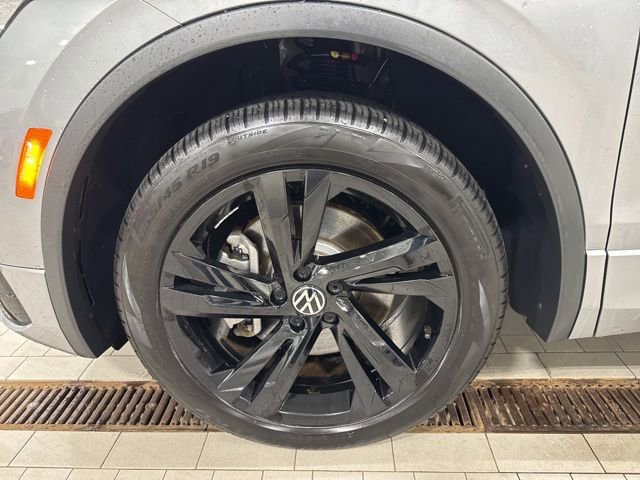 Certified 2023 Volkswagen Tiguan SE R-Line AWD/4WD image 17