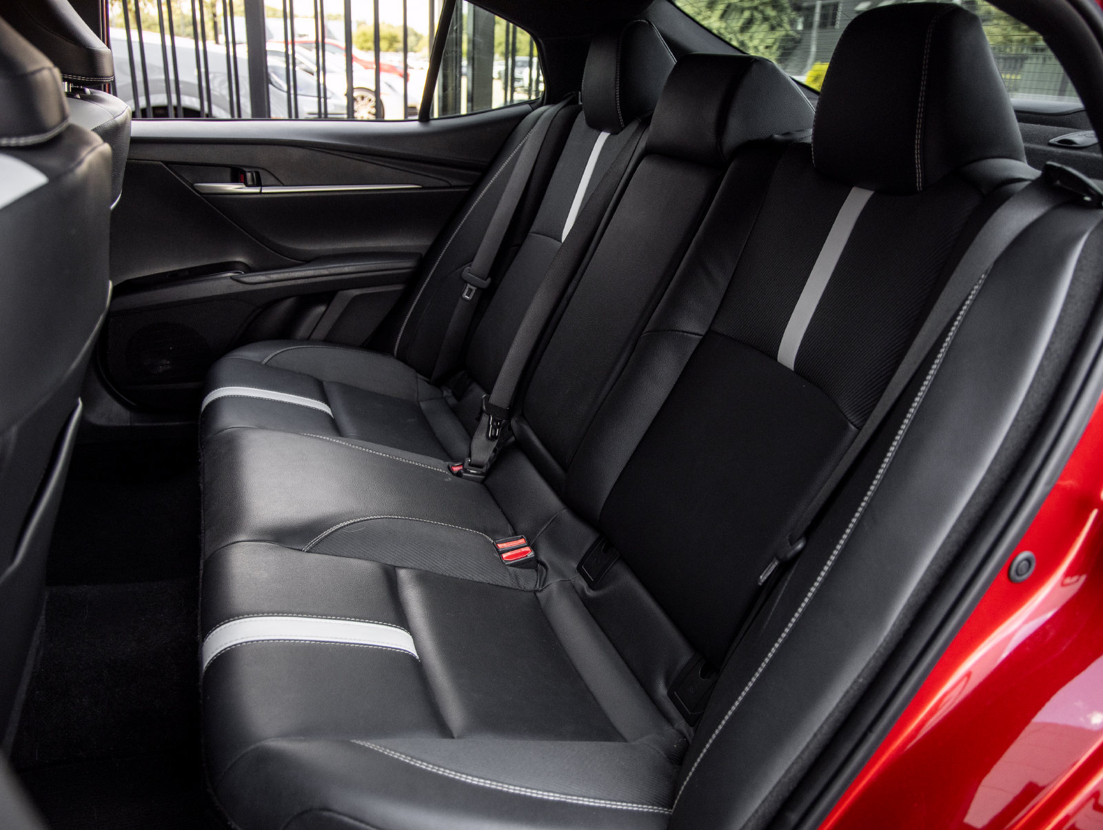 Used 2025 Toyota Camry SE w/ Convenience Package FWD image 31
