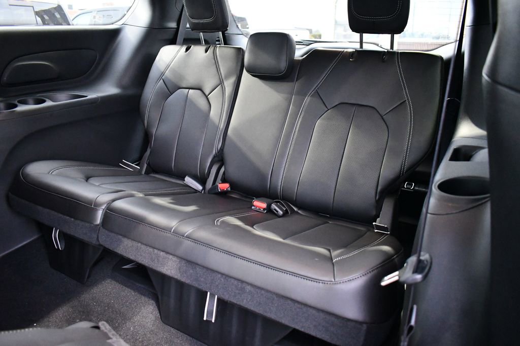 New 2026 Chrysler Pacifica Select image 7