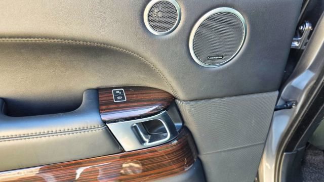 Used 2015 Land Rover Range Rover Supercharged AWD/4WD image 37