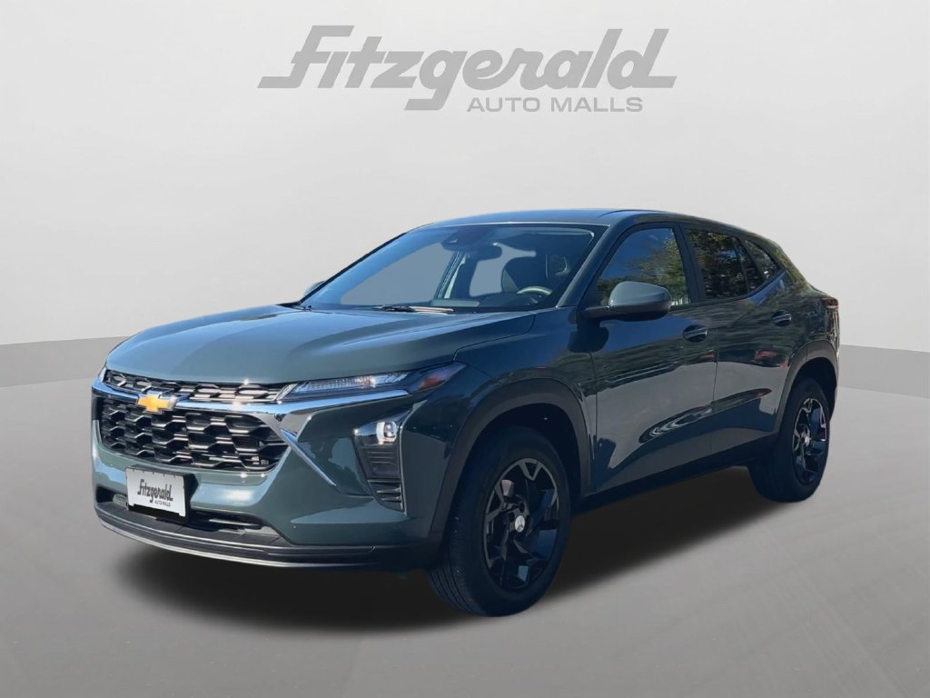 Used 2025 Chevrolet Trax LS w/ LS Convenience Package FWD image 4