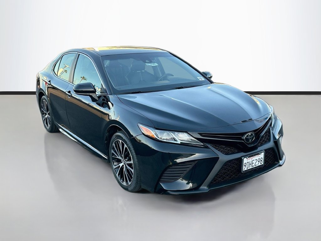 Used 2018 Toyota Camry SE FWD image 3