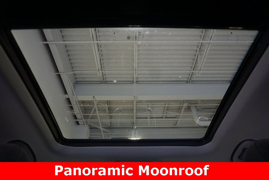 Used 2018 Chevrolet Equinox LT w/ Sun & Infotainment Package image 9