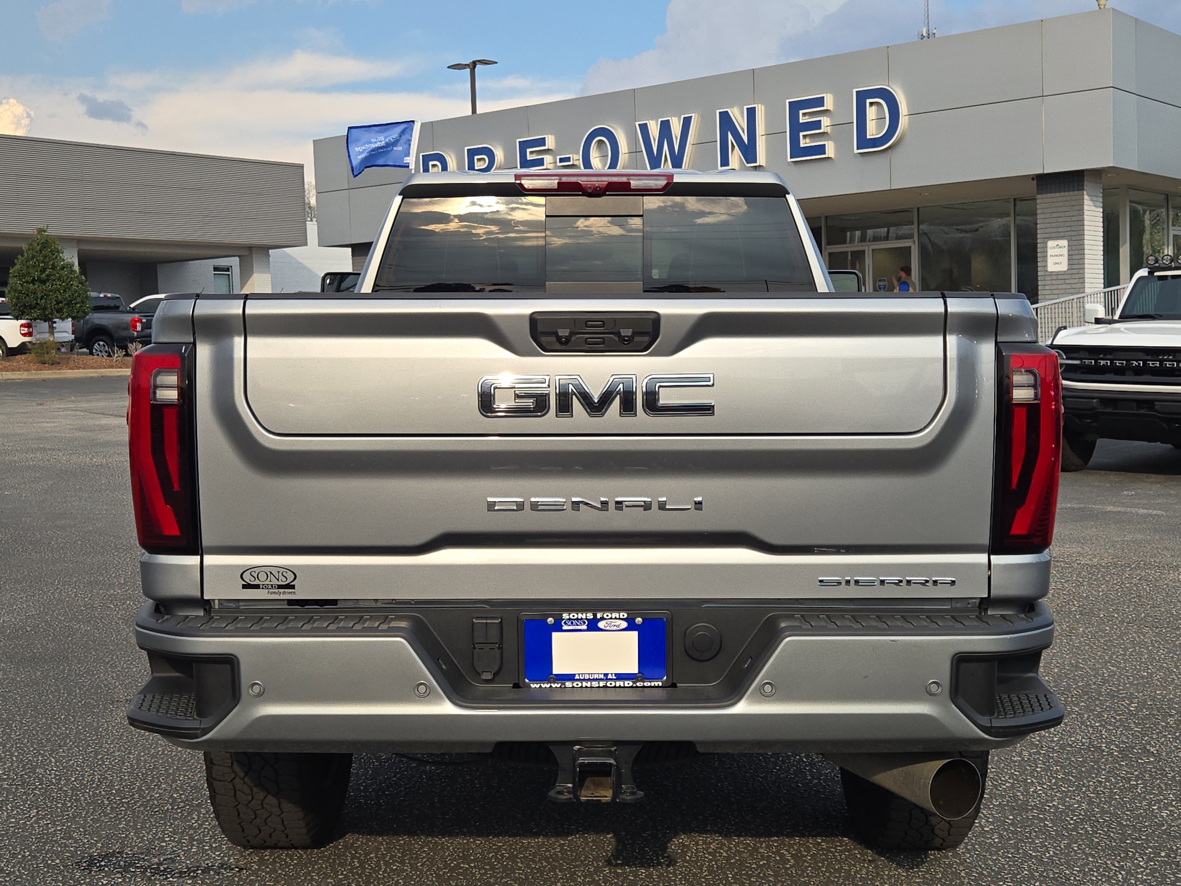 Used 2026 GMC Sierra 3500 Denali Ultimate image 8