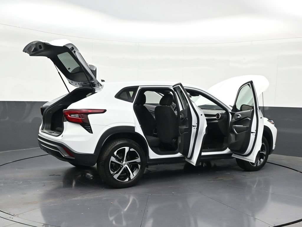 Used 2026 Chevrolet Trax RS FWD image 31