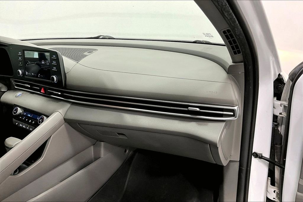 Used 2022 Hyundai Elantra Blue FWD image 19