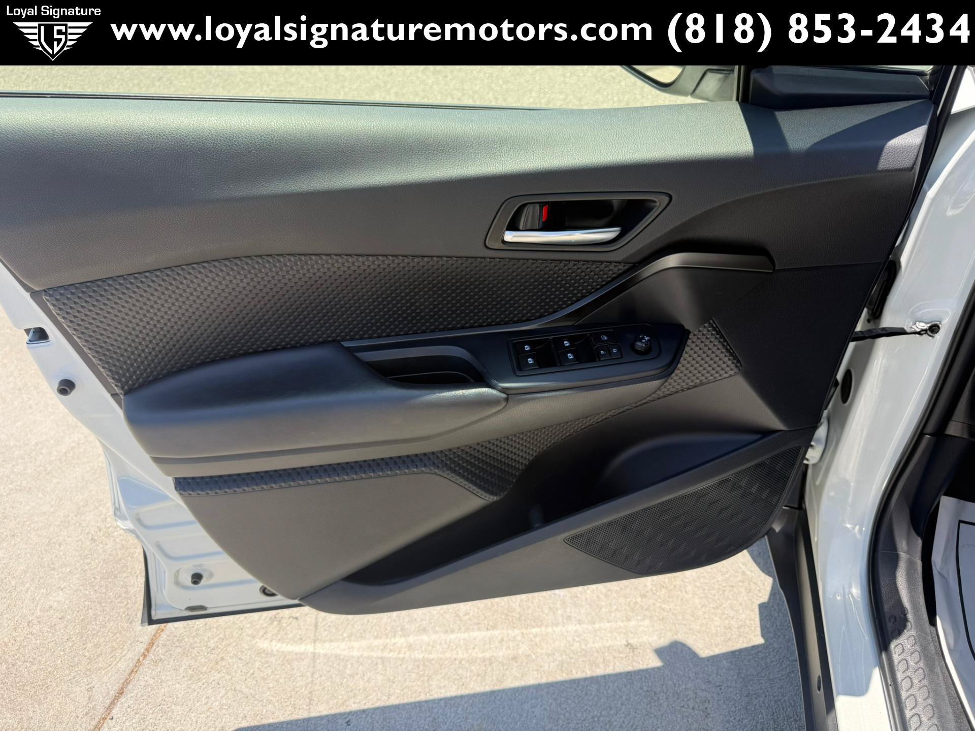 Used 2019 Toyota C-HR LE FWD image 17