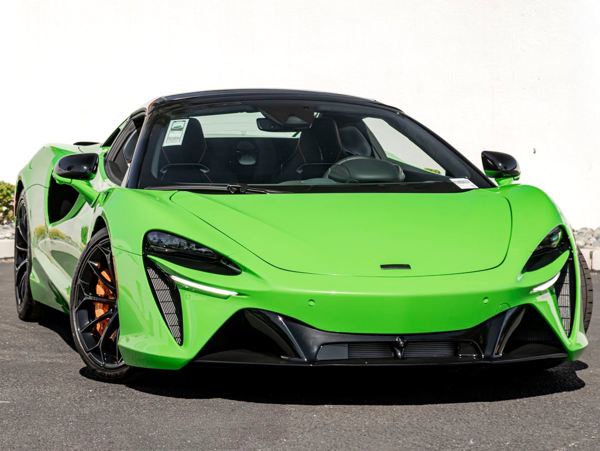 Used 2026 McLaren Artura Spider RWD image 6