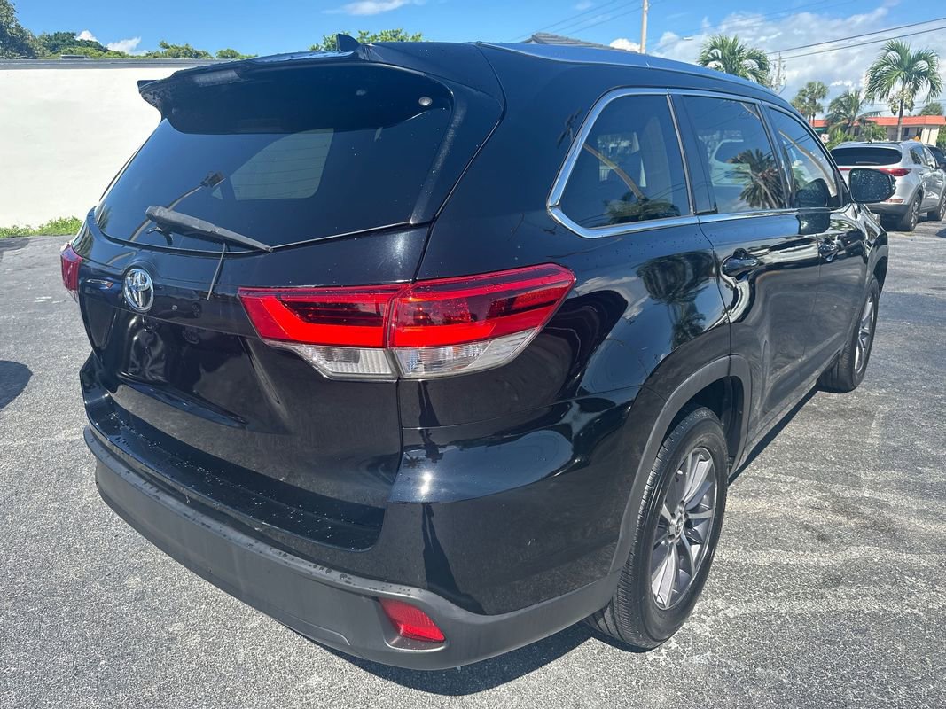Used 2017 Toyota Highlander XLE image 6