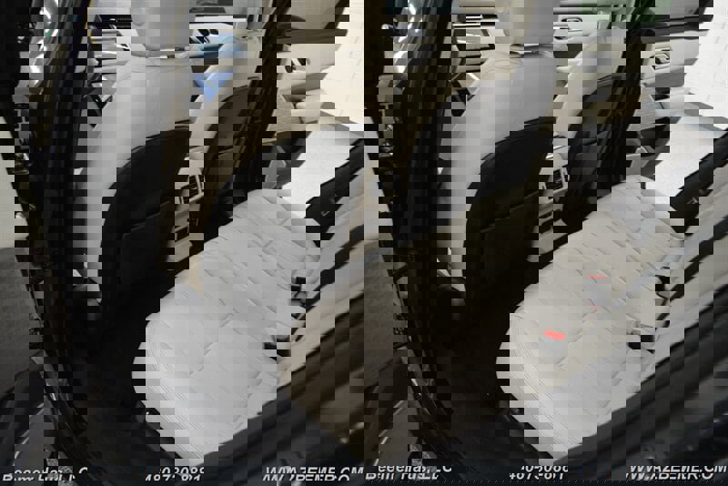 Used 2020 Land Rover Range Rover Velar S image 25