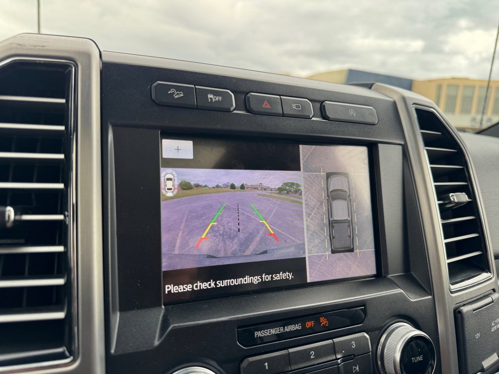 Used 2019 Ford F150 Platinum w/ Equipment Group 701A Luxury image 32