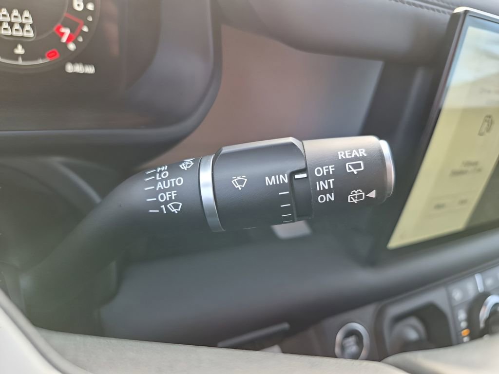 Used 2024 Land Rover Defender 130 X-Dynamic SE AWD/4WD image 36