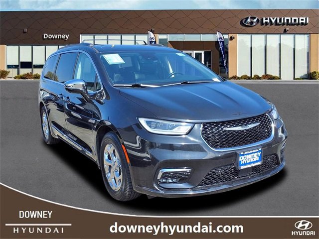 Used 2022 Chrysler Pacifica Limited image 3