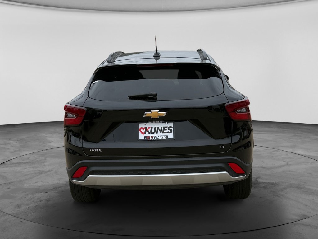 Used 2025 Chevrolet Trax LT FWD image 8