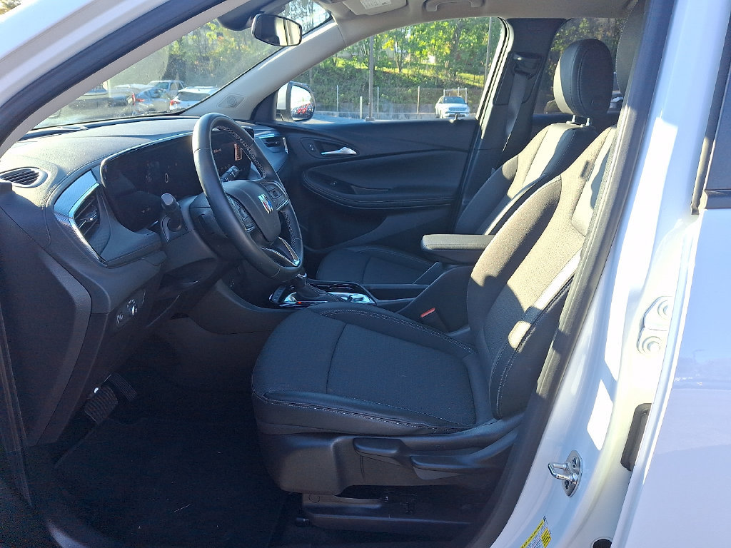 Used 2025 Buick Encore GX Preferred AWD/4WD image 13