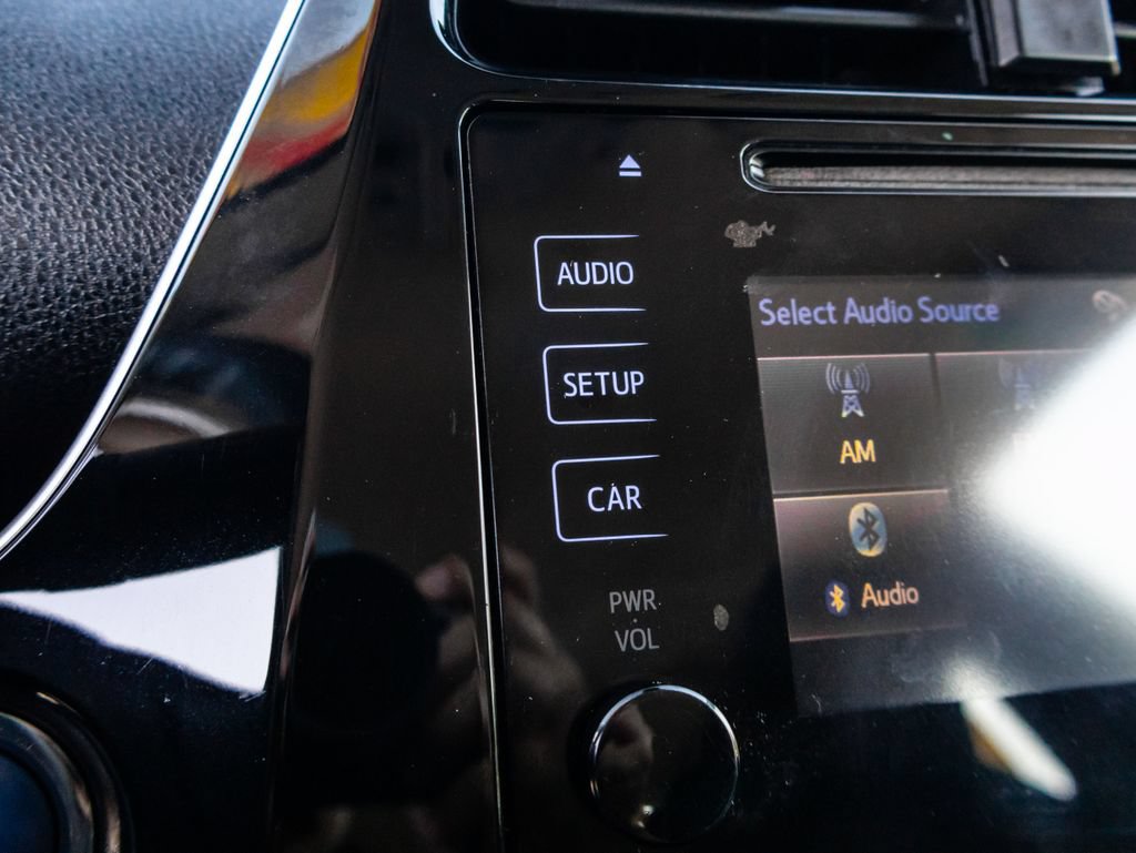 Used 2019 Toyota Prius L Eco w/ Carpet Mat Package FWD image 29