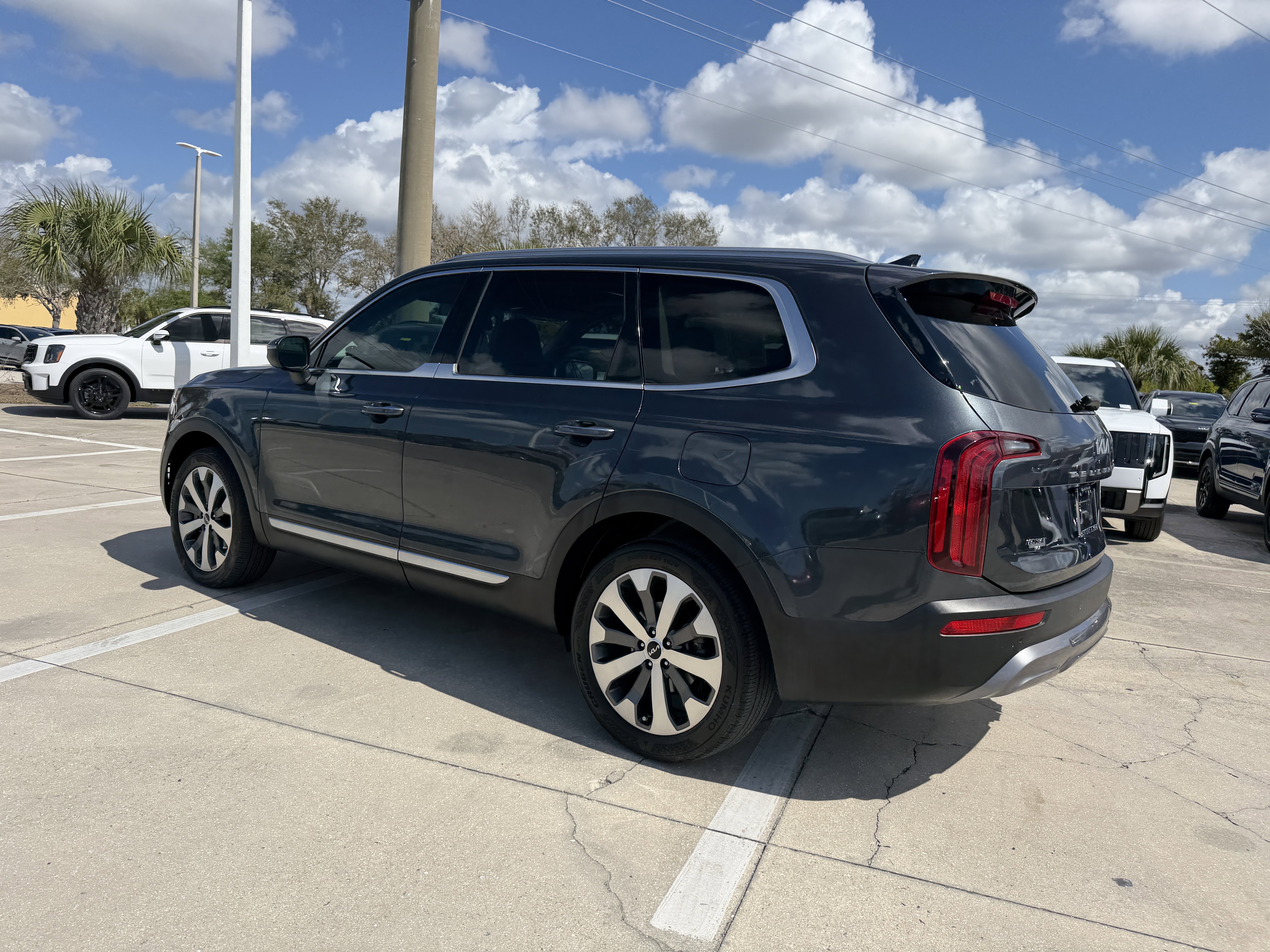 Used 2022 Kia Telluride S image 6