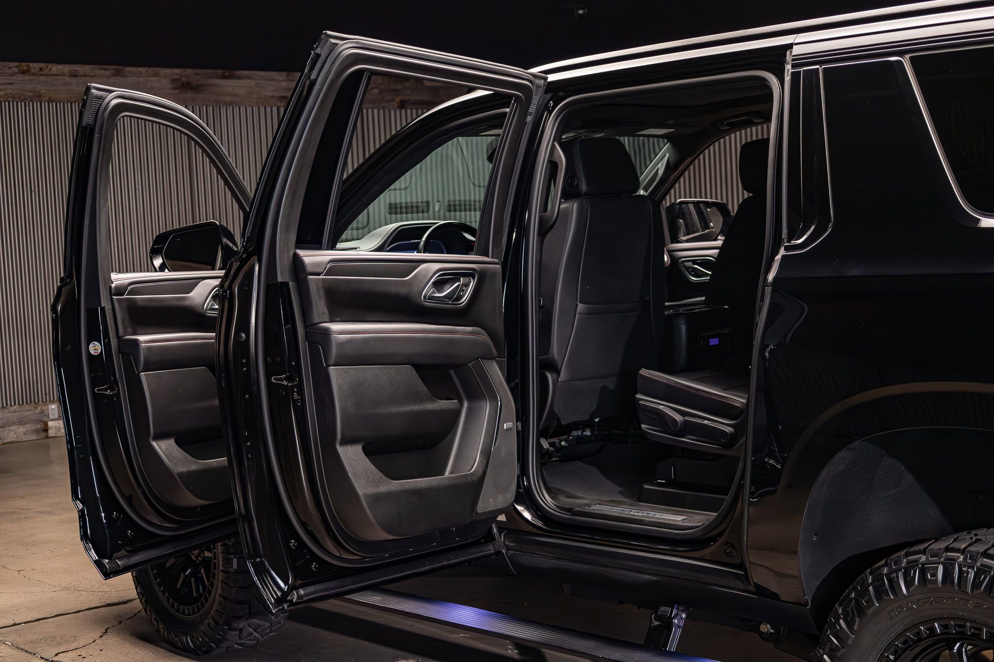 Used 2023 Chevrolet Suburban RST w/ Sport Performance Package image 28