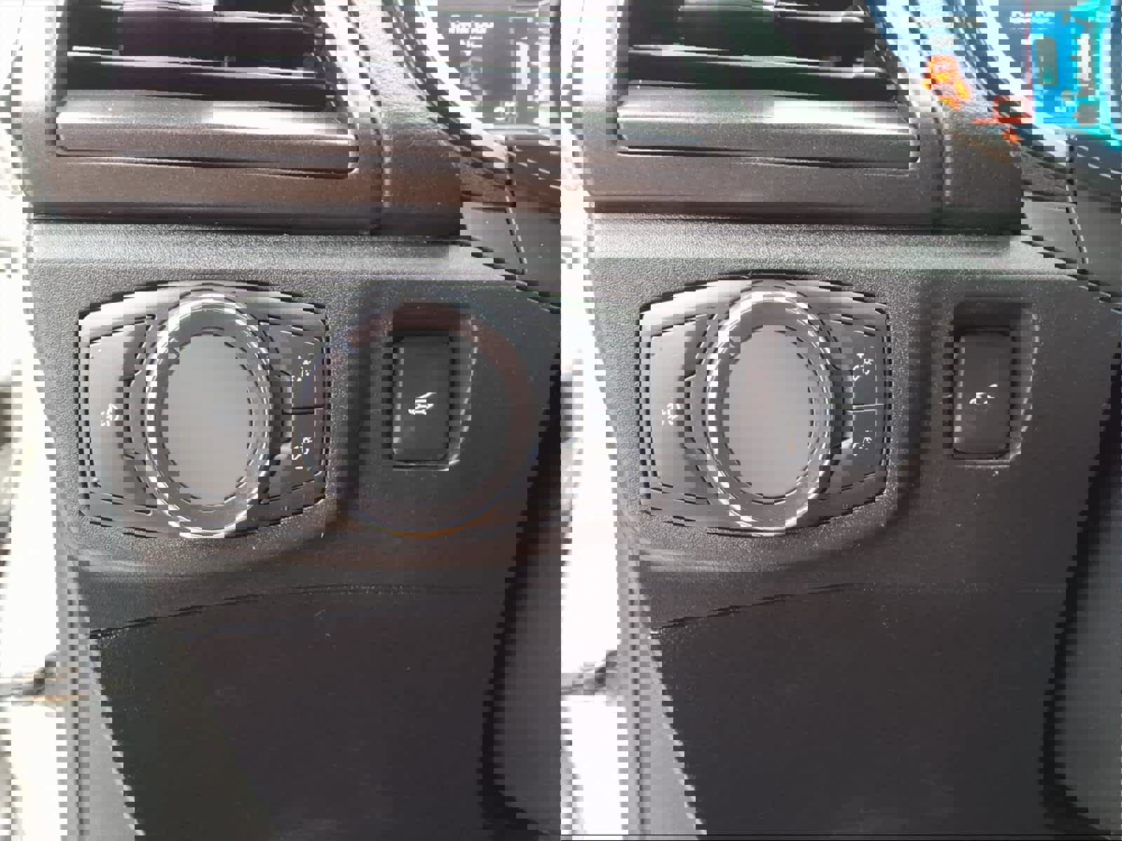 Used 2019 Ford Fusion Titanium FWD image 14