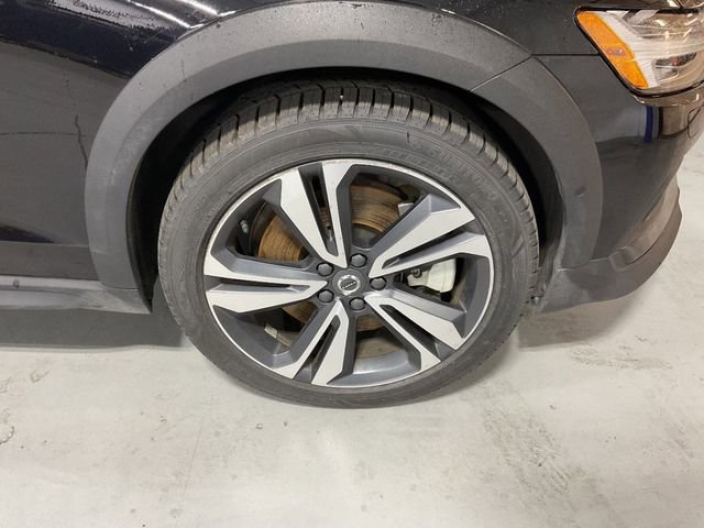 Used 2025 Volvo V60 B5 Cross Country Plus image 14