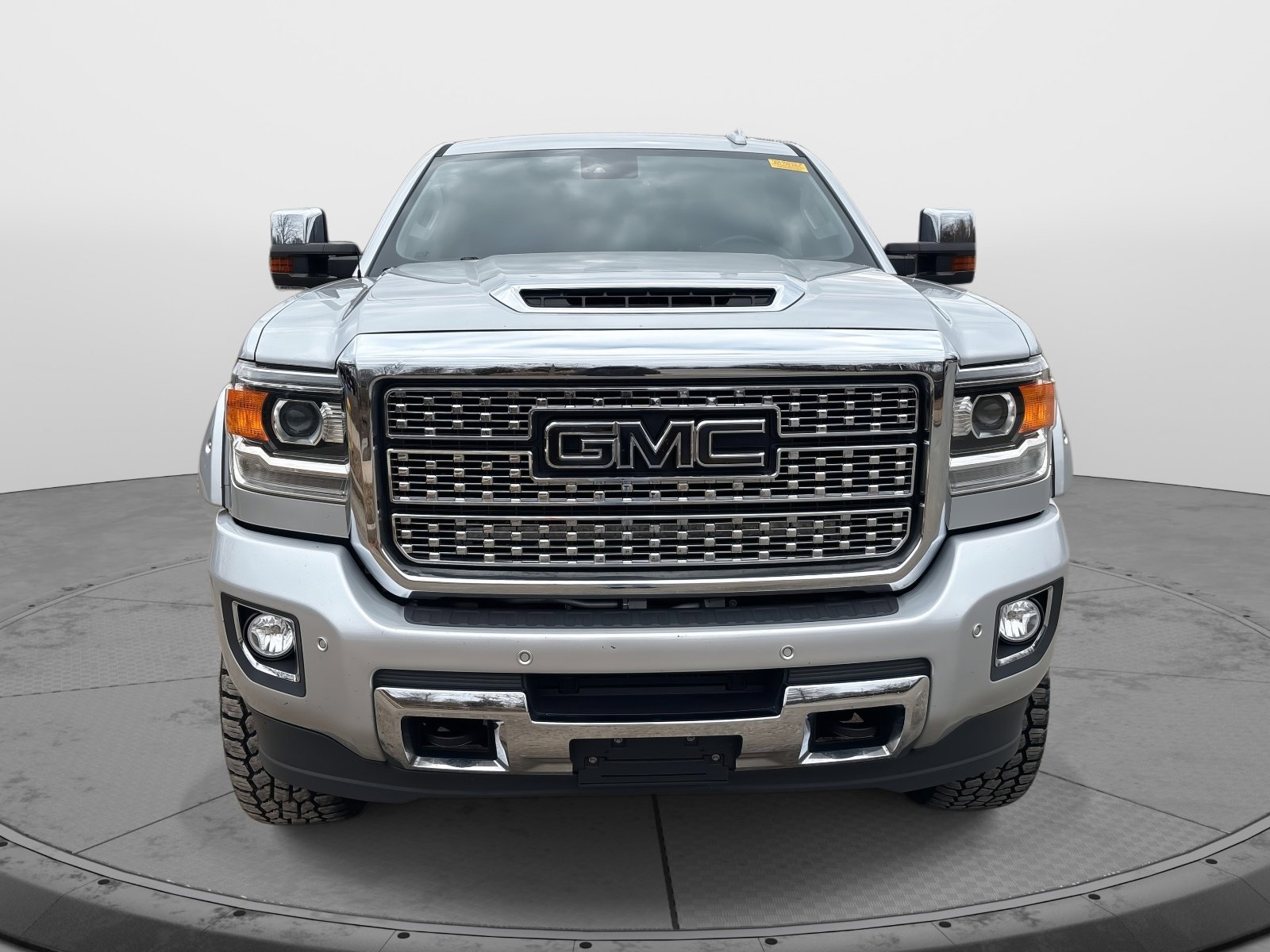 Used 2018 GMC Sierra 2500 Denali w/ Duramax Plus Package image 2