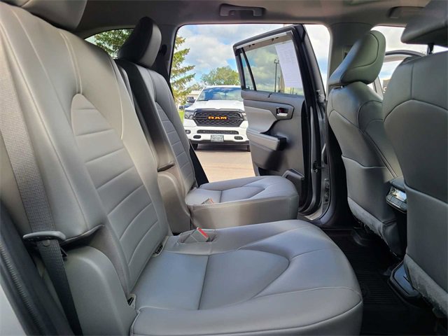 Used 2022 Toyota Highlander XLE image 21