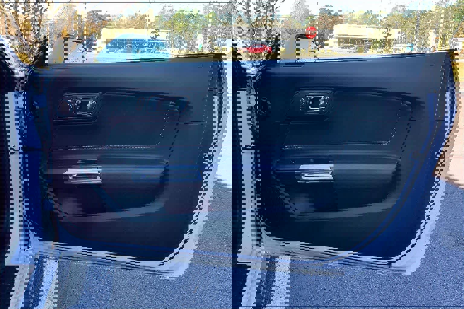 Used 2018 Ford Mustang EcoBoost image 25