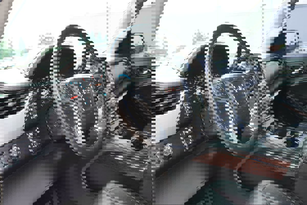 Used 2017 GMC Yukon XL SLT w/ Open Road Package image 34