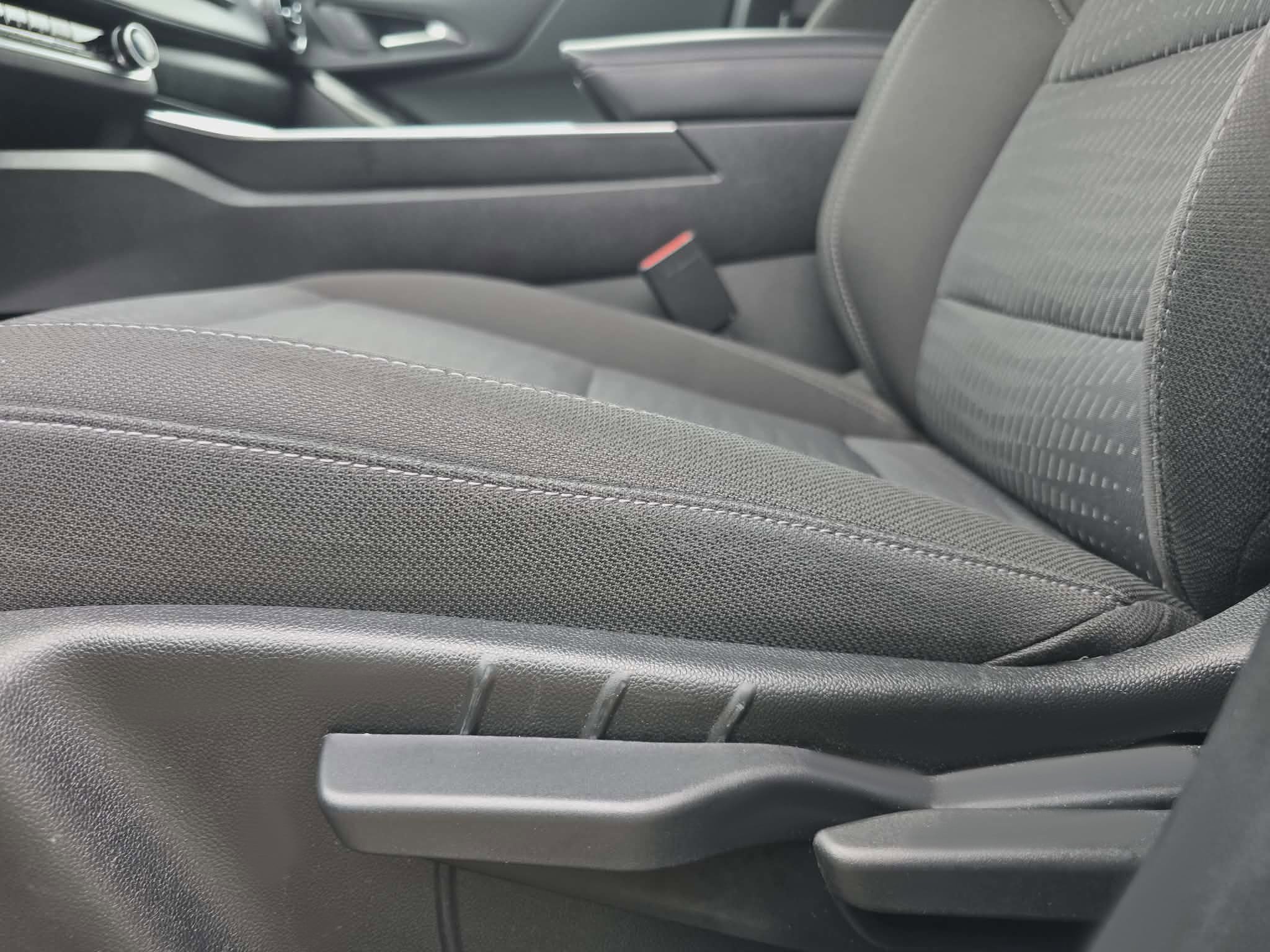 Used 2025 Chevrolet Equinox LT image 13