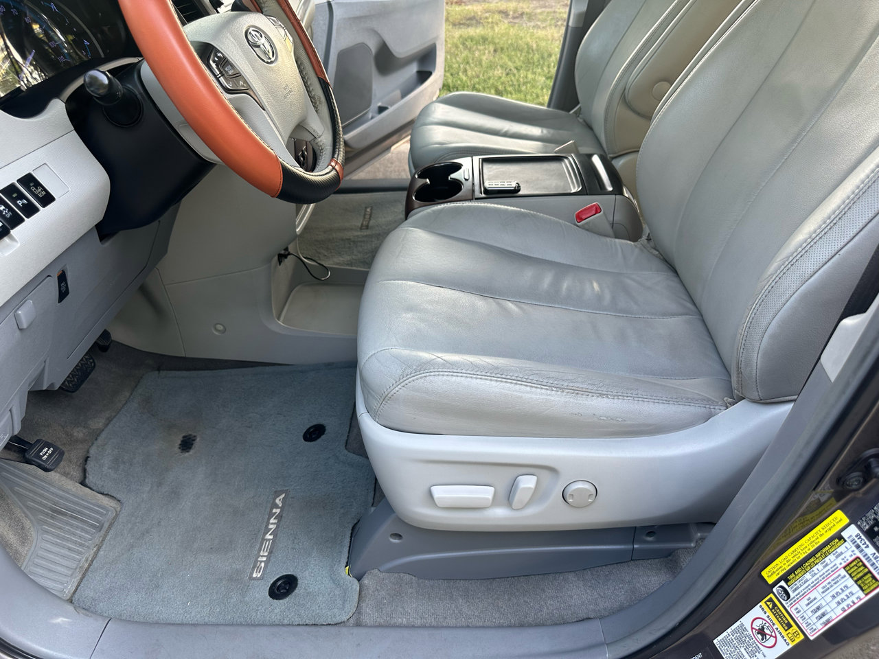 Used 2013 Toyota Sienna XLE image 5