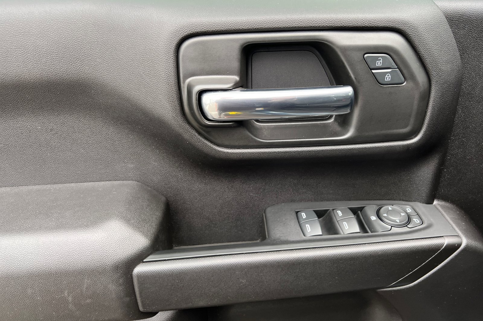 Used 2024 Chevrolet Silverado 1500 Custom image 8