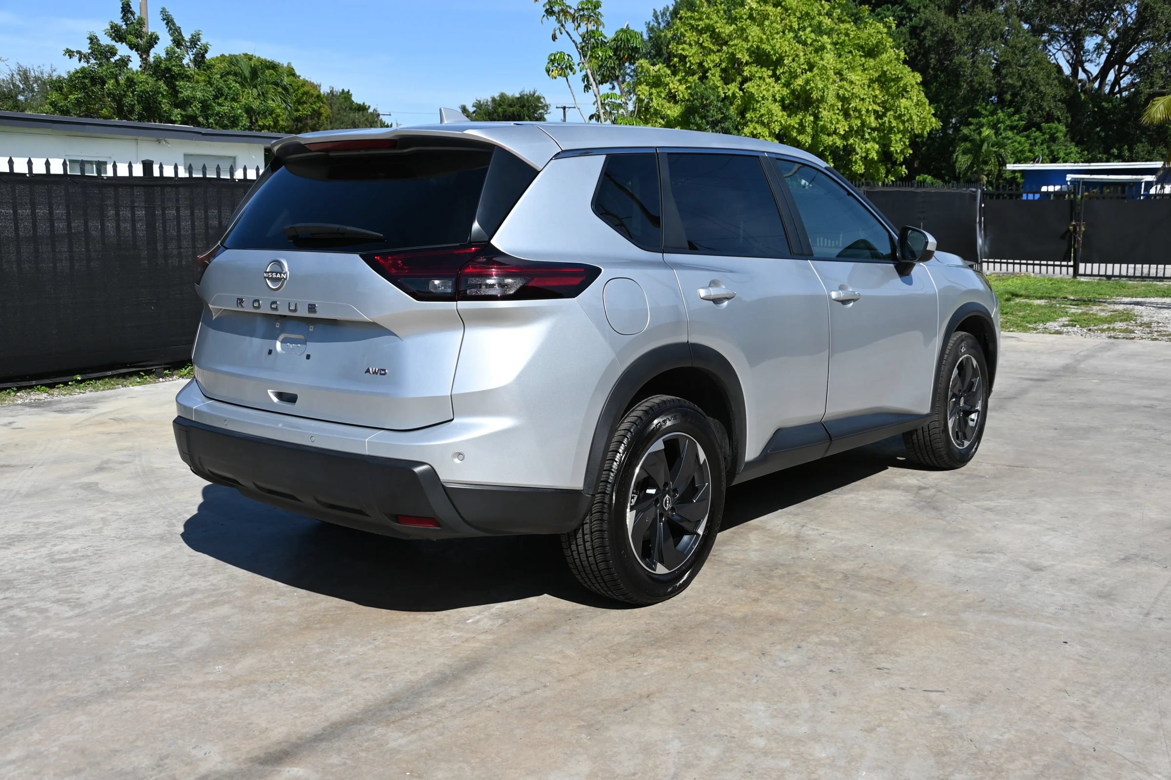 Used 2025 Nissan Rogue SV AWD/4WD image 6