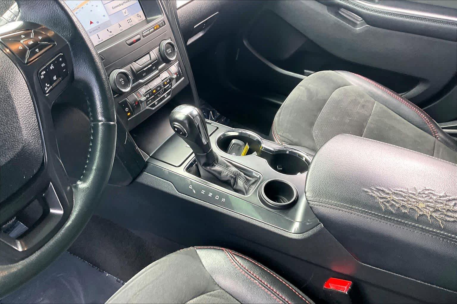 Used 2019 Ford Explorer XLT w/ Equipment Group 202A FWD image 17