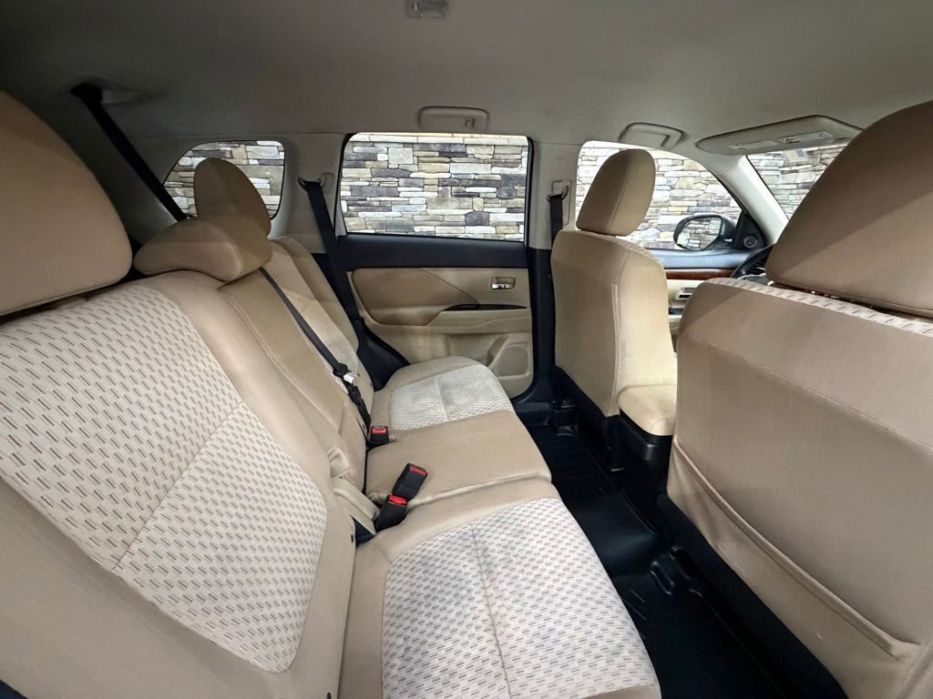Used 2014 Mitsubishi Outlander GT AWD/4WD image 29