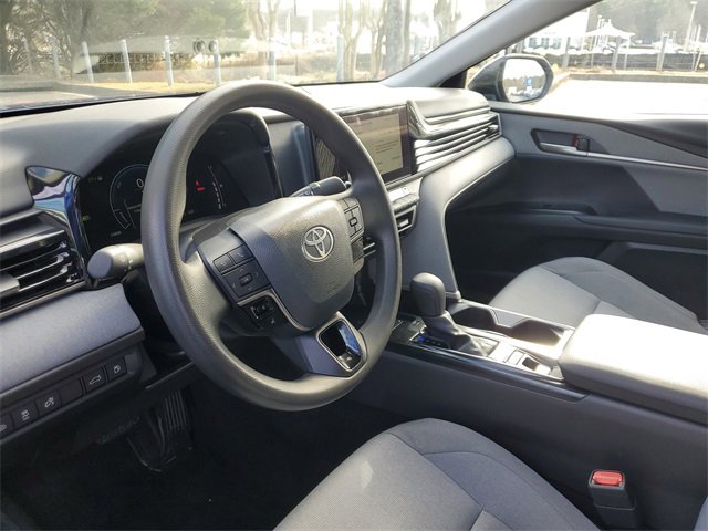 Used 2025 Toyota Camry LE w/ Convenience Package image 18