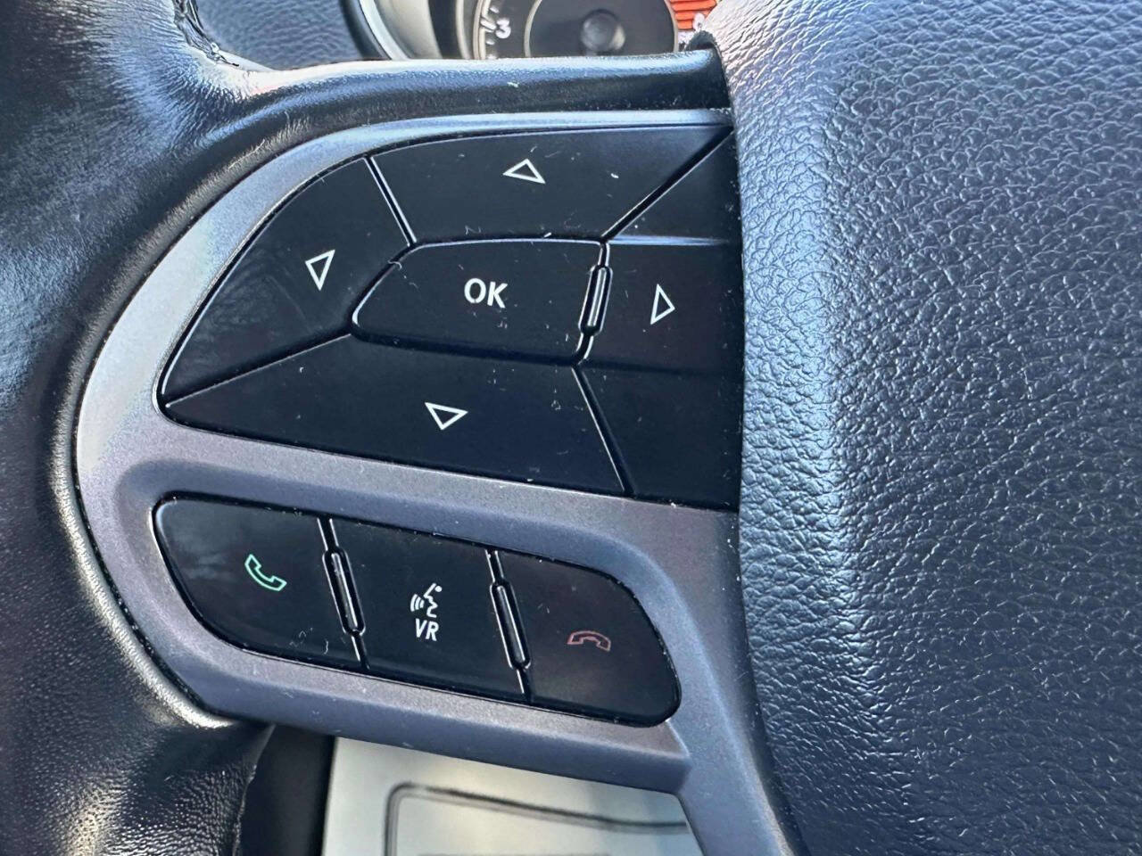 Used 2019 Jeep Cherokee Limited image 23