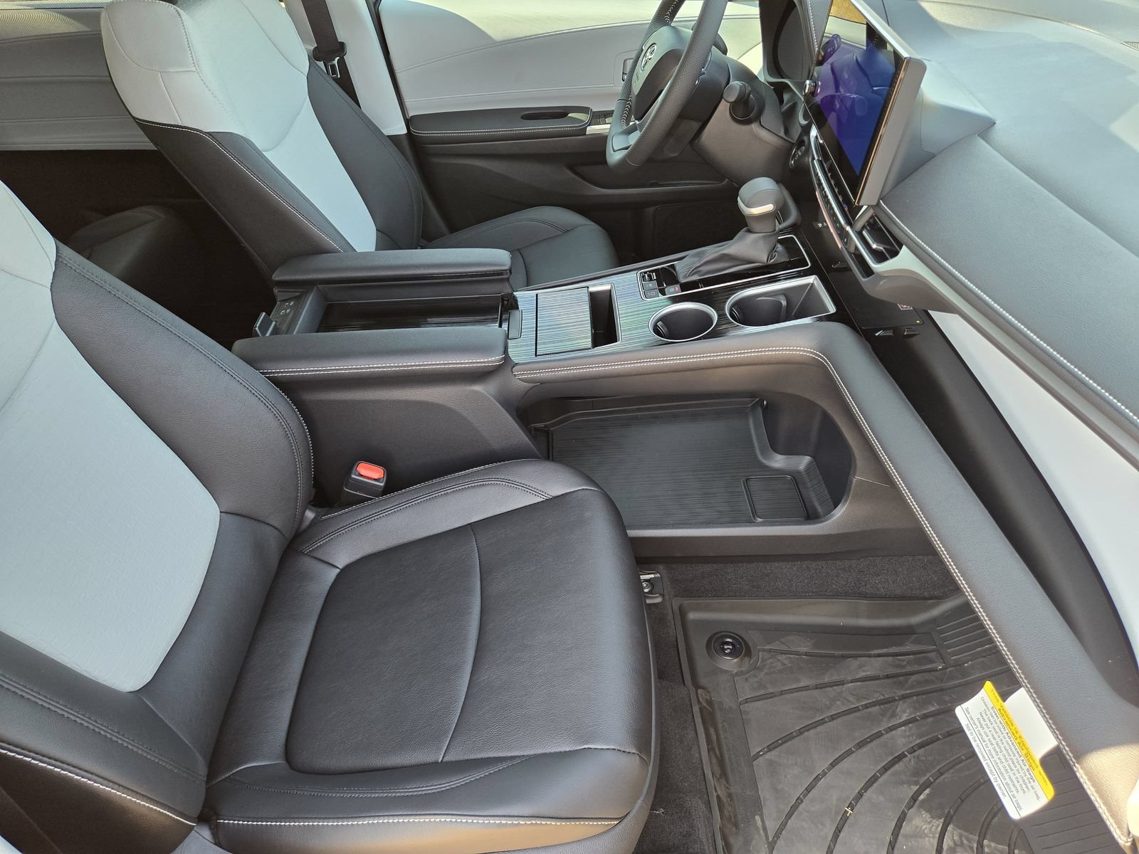 New 2026 Toyota Sienna XSE AWD/4WD image 13