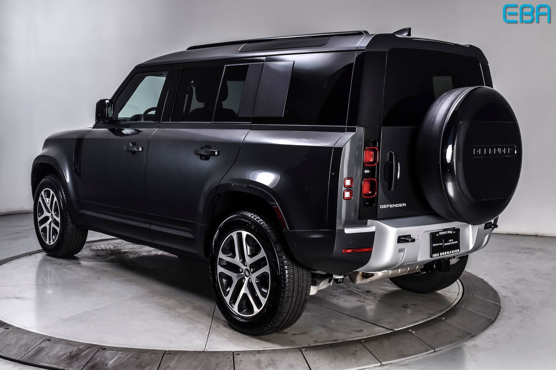 Used 2025 Land Rover Defender 110 S image 4