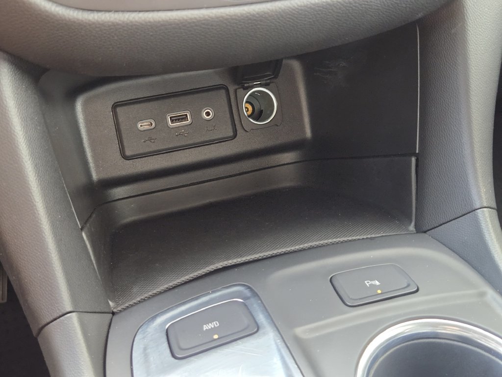 Used 2023 Chevrolet Equinox LT w/ LPO, Floor Liner Package AWD/4WD image 20