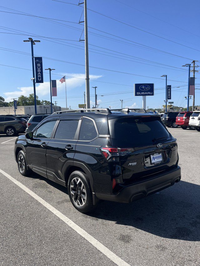 Used 2025 Subaru Forester Premium image 5