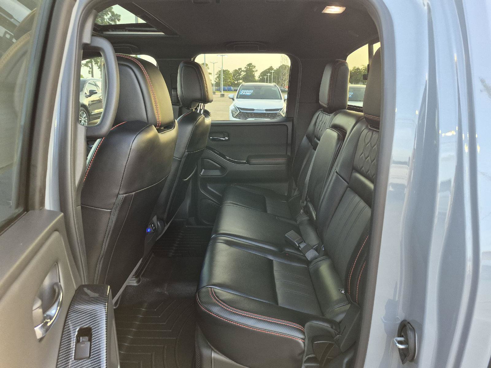 Used 2024 Nissan Frontier Pro-X w/ Pro Premium Package RWD image 8