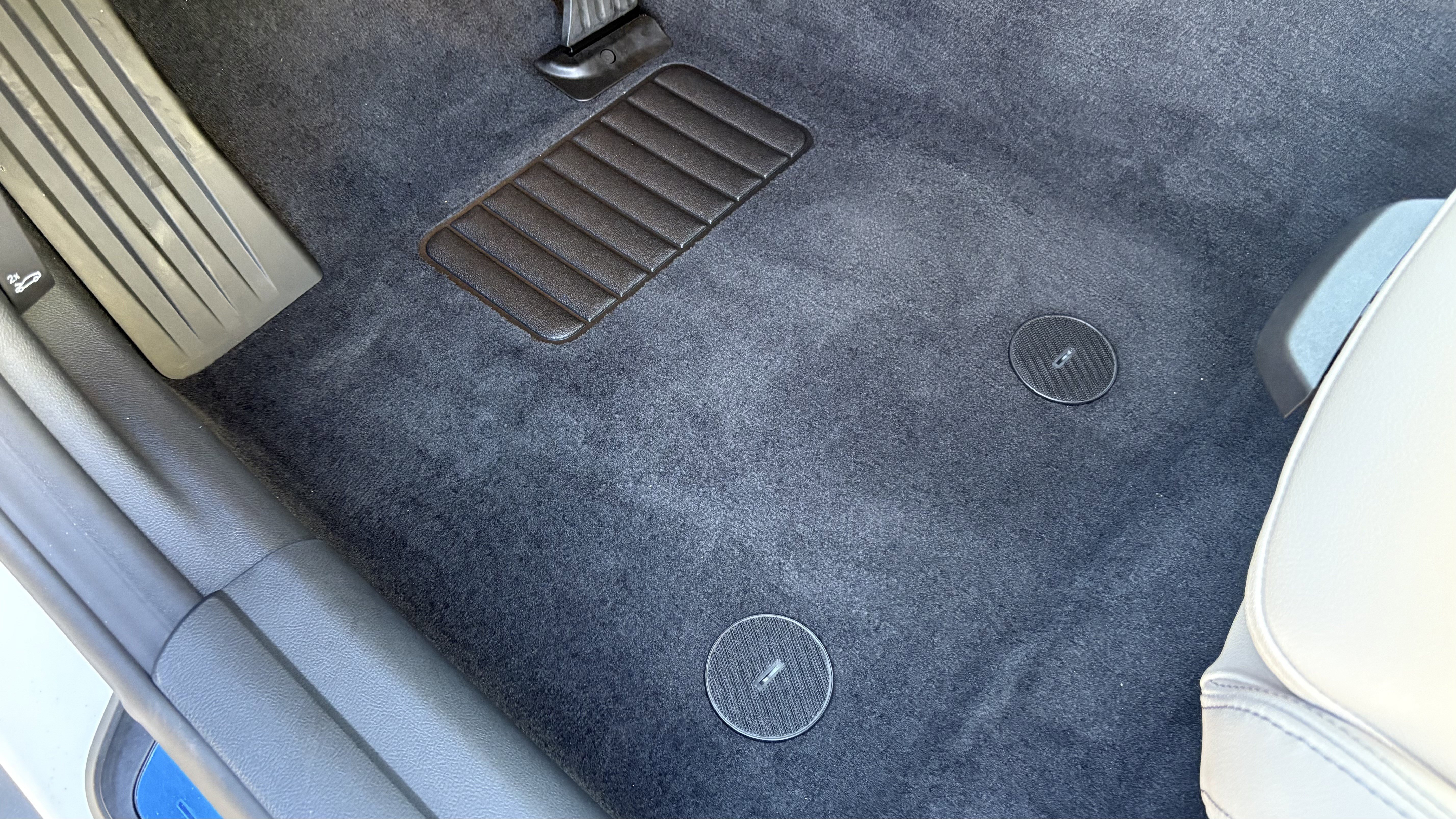 Used 2025 BMW i4 xDrive40i w/ Premium Package image 16