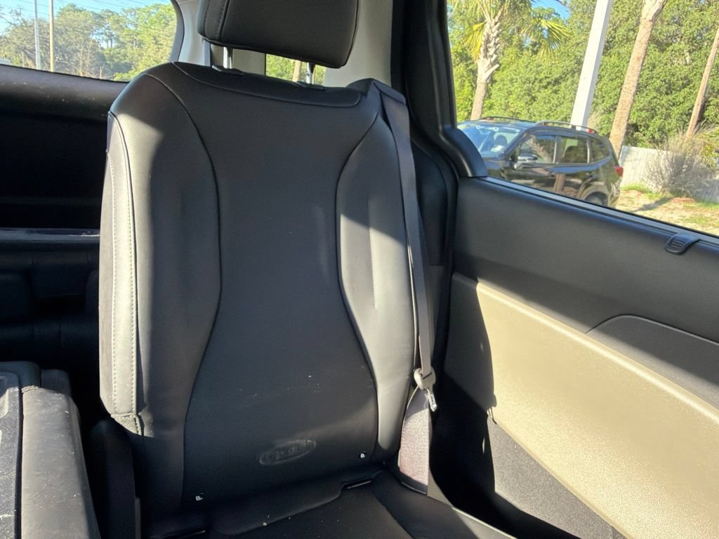 Certified 2025 Kia Carnival EX FWD image 20