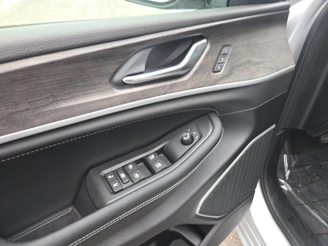 New 2026 Jeep Grand Cherokee Limited AWD/4WD image 11
