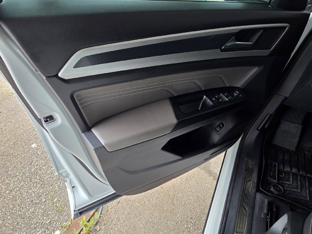 Used 2021 Volkswagen Atlas Cross Sport SE w/ Panoramic Sunroof Package FWD image 34